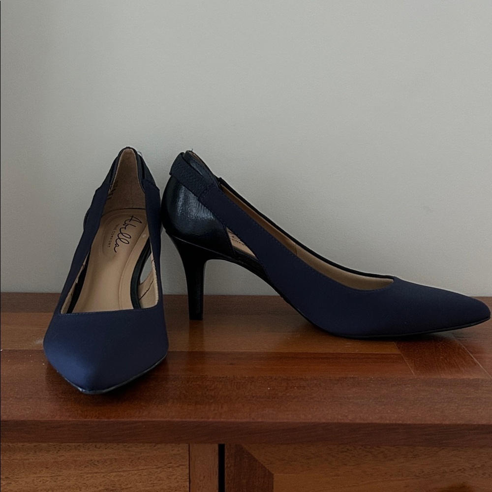 Abella Pumps High Heels Shoes Navy blue SZ 6.5
